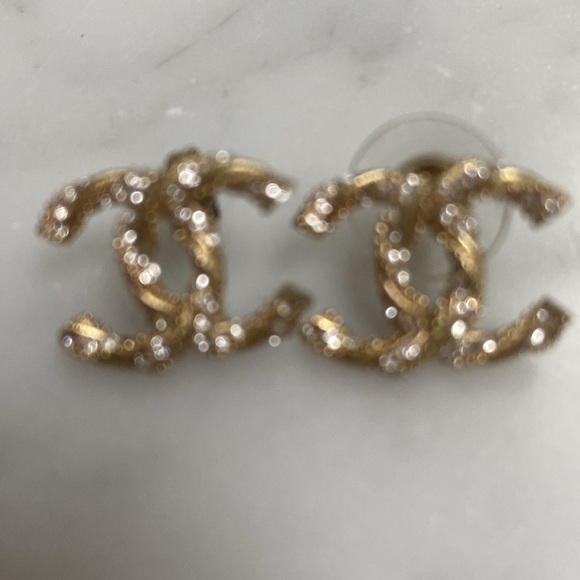 Interlocking CC gold and rhinestones chanel earrings - Picture 2 of 3